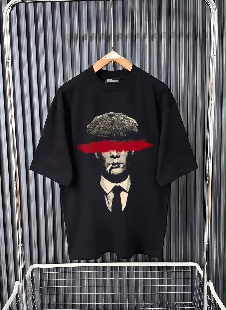 Peaky Blinders Style Black Graphic 350g T-Shirt - Flat Cap Man Print with Red Stripe - Oversized Casual Streetwear Tee