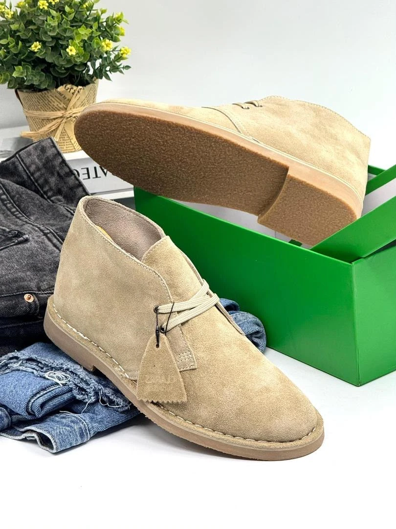Clarks Original Men's Desert Boots in Sand Suede – Classic Lace-Up Chukka Footwear for Men - Main View