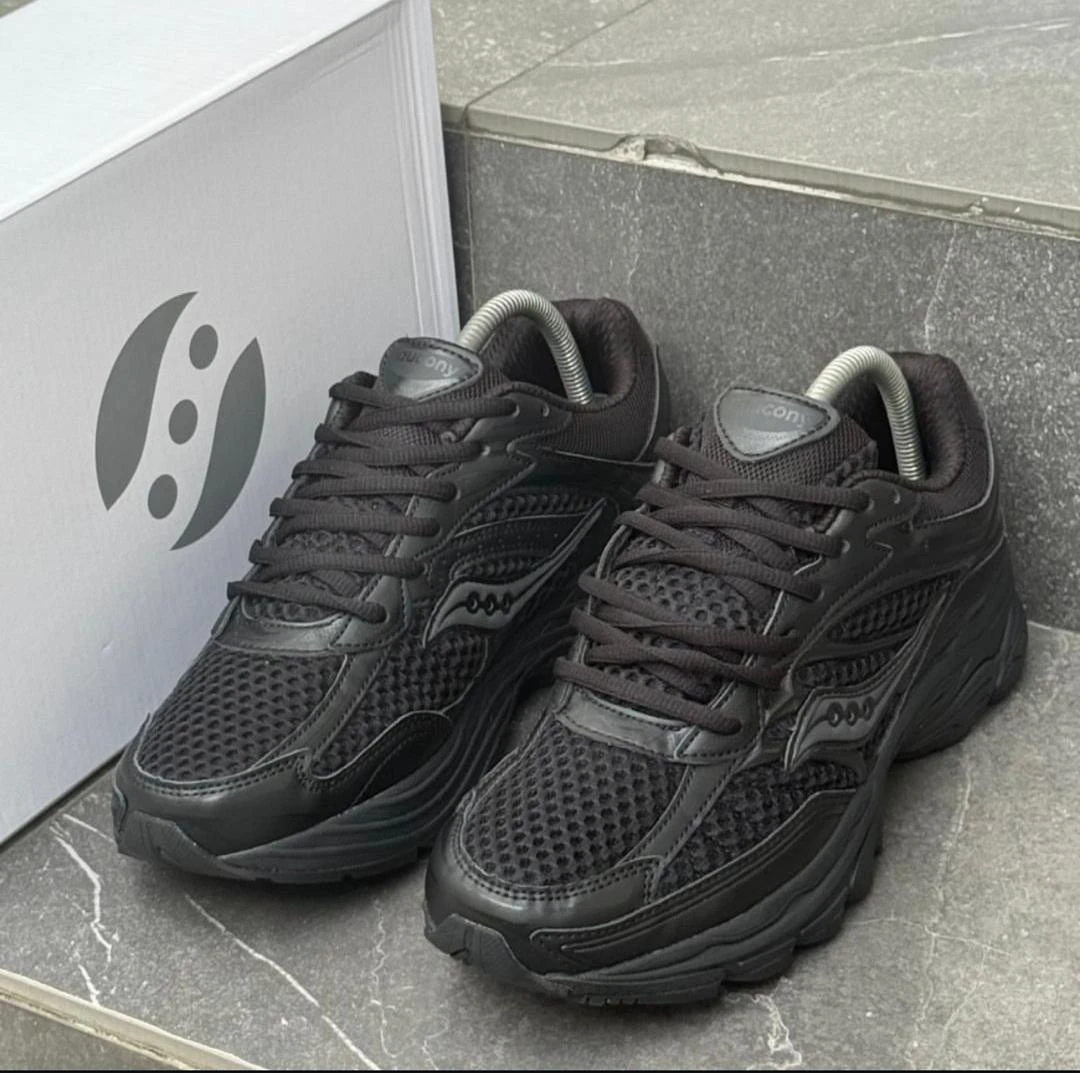 Saucony All-Black Unisex Athletic Trainers - Premium Mesh Running & Everyday Comfort Sneakers for Men & Women - Main View
