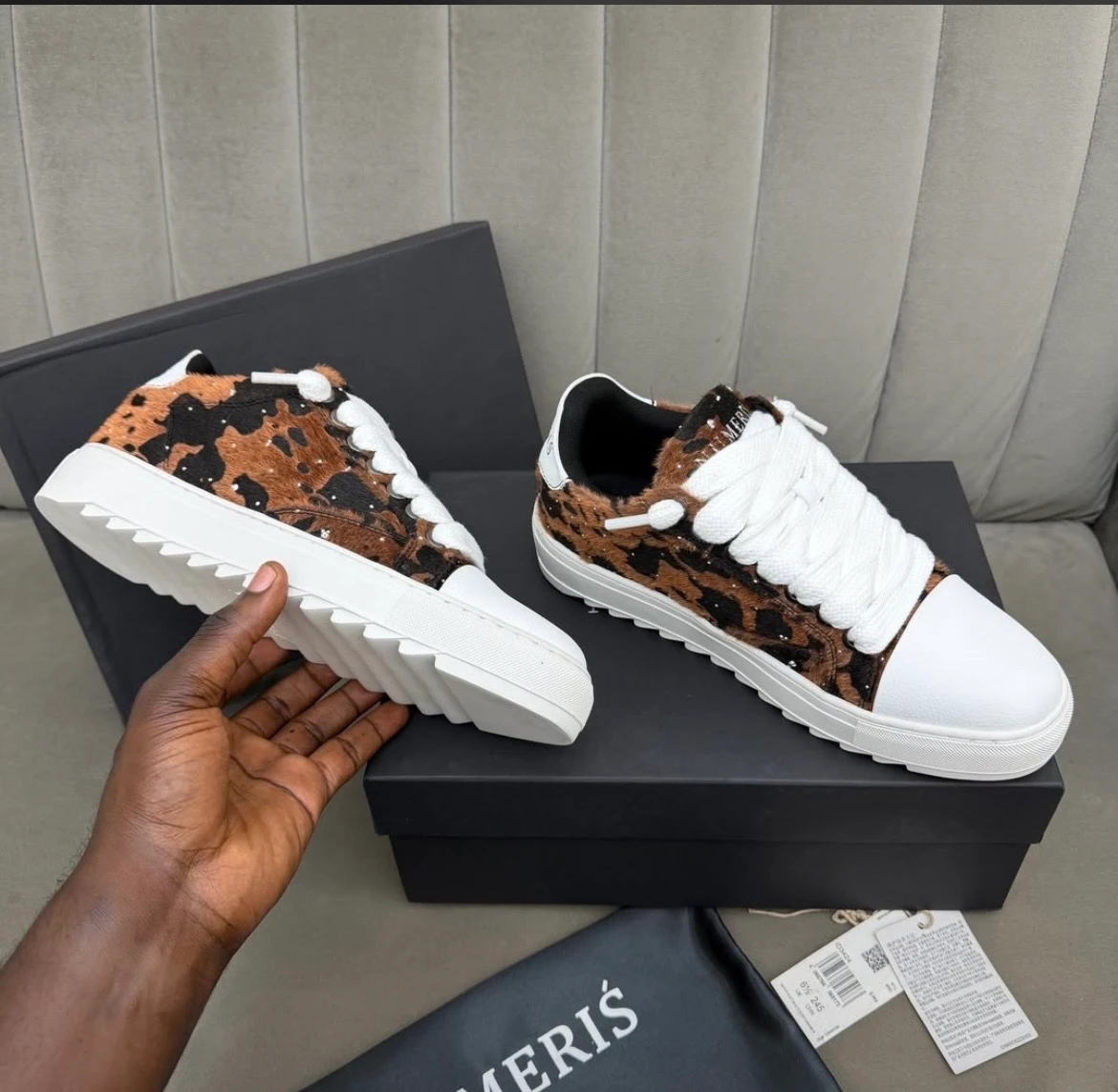 Unisex Fashionable Leopard Print Chunky Platform Sneakers with White Toe Cap & Serrated Sole – High-End Stylish Animal Print Low-Top Shoes for Men & Women