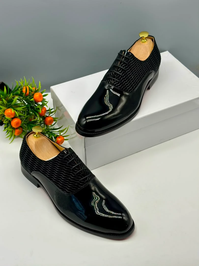 Berluti Men's Black Patent Leather Textured Wavy Design Formal Dress Shoes - Elegant Lace-up Oxfords for Luxury Shoe - Main View