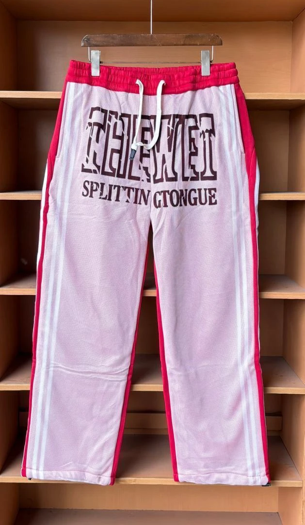 Unisex White & Pink Spray Paint Splatter Artistic Streetwear Joggers – Unique Graphic Design Comfort Sweatpants