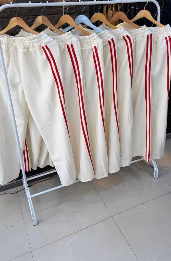Unisex Streetwear Wide Leg Track Pants with Contrast Curved Stripes & Zipper Hem - Trendy Relaxed Fit Sweatpants for Men & Women