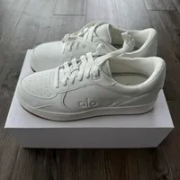 Alo Original Yoga Recovery Mode White Sneakers – Gum Sole Comfort Athleisure Shoes for Everyday Fashion - View 3