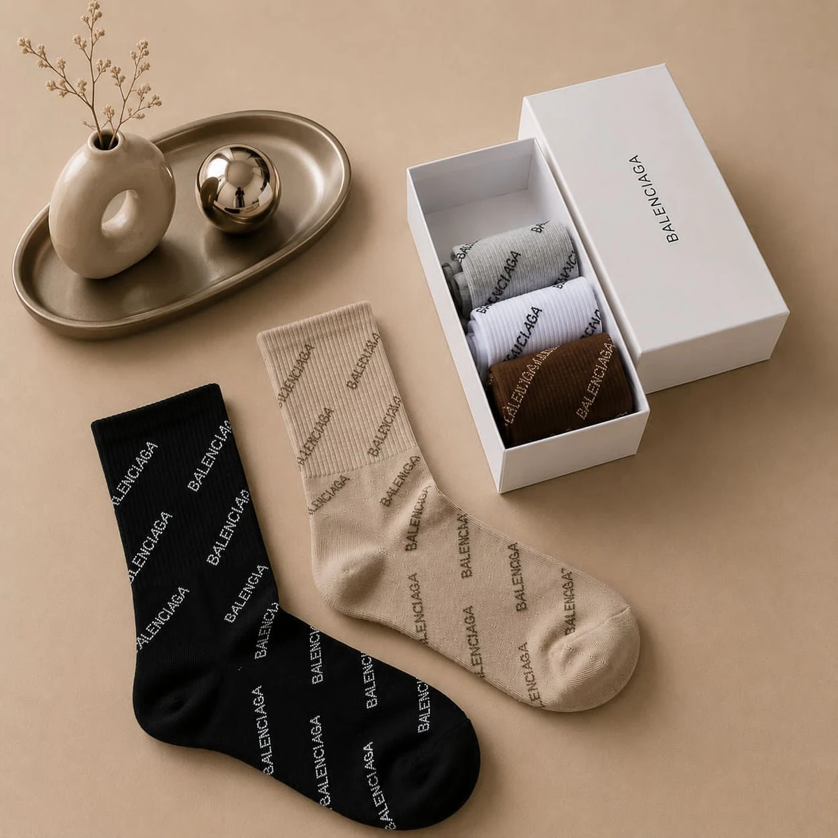 Unisex Balenciaga Luxury Logo Crew Socks 5-Pack Gift Set - Premium Cotton Blend Fashion Footwear for Everyday Style