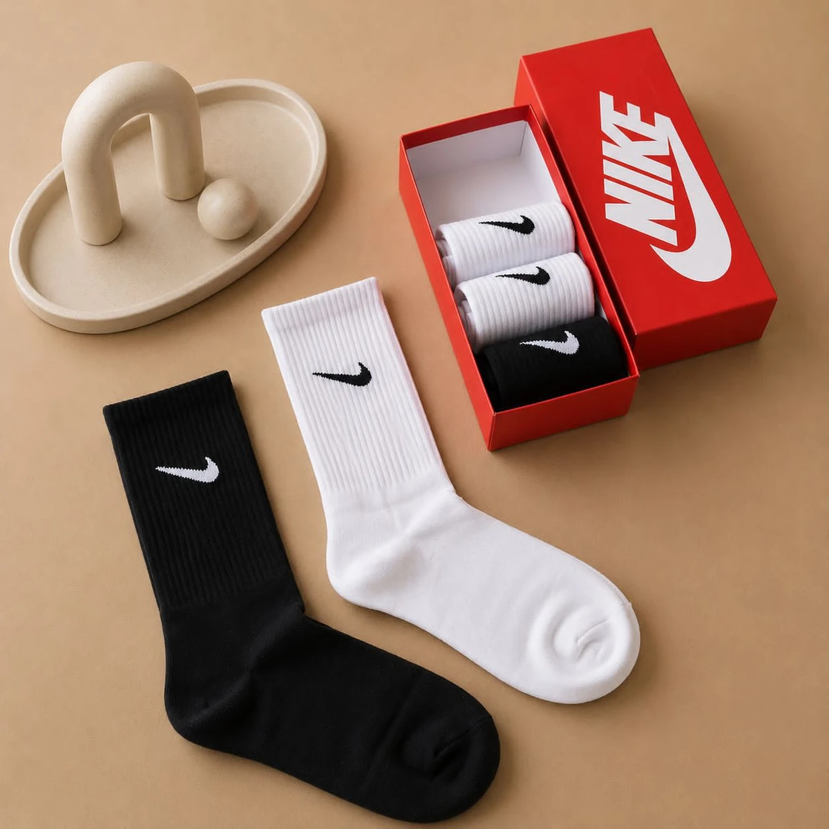Nike Unisex Everyday Essential Crew Socks 5-Pair Pack - Classic Black and White Athletic Sportswear for Men  Women