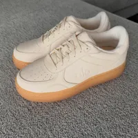 Alo Original Yoga Recovery Mode Men's and Woman's Icon Low-Top Sneakers - Cream Gum Sole Athleisure Fashion Trainers for Everyday Style and Comfort - View 2