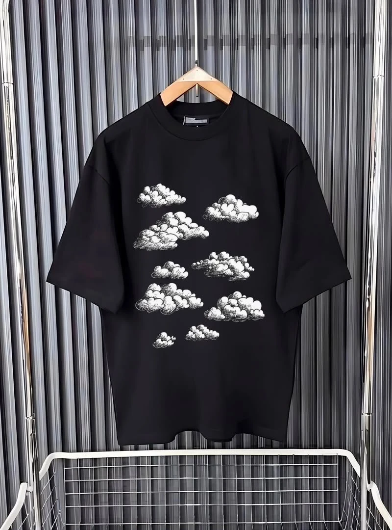 Unisex Dreamy Cloud Print Black Graphic T-Shirt - Oversized Comfy Streetwear Tee for Casual Style