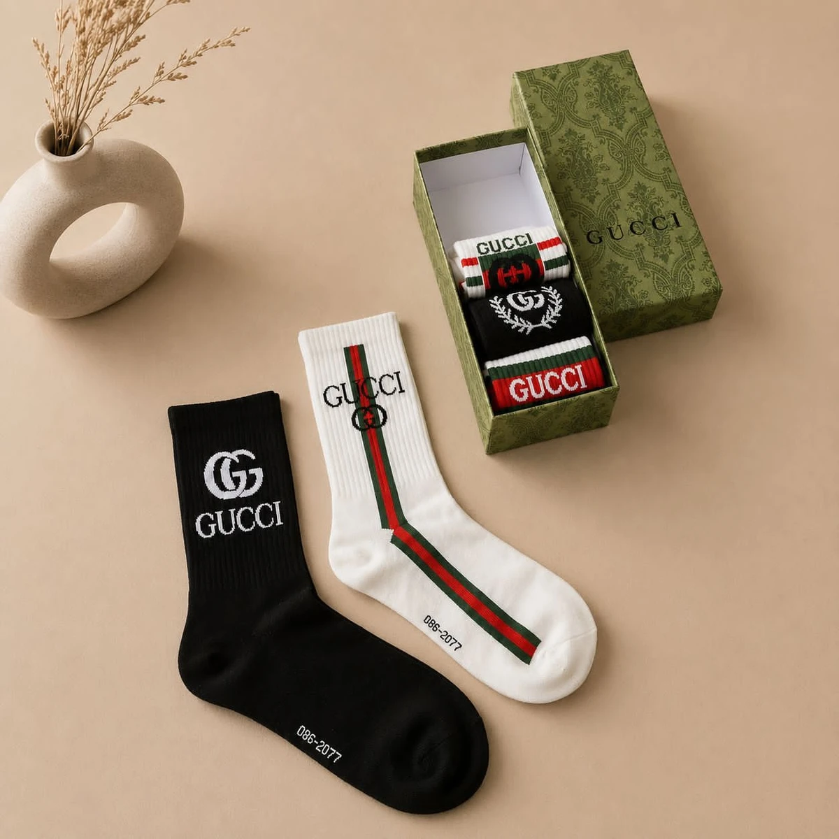 GUCCI Branded Striped Logo Crew Socks 5-Pack for Unisex Adults - Premium Luxury Fashion & Athletic Comfort Set