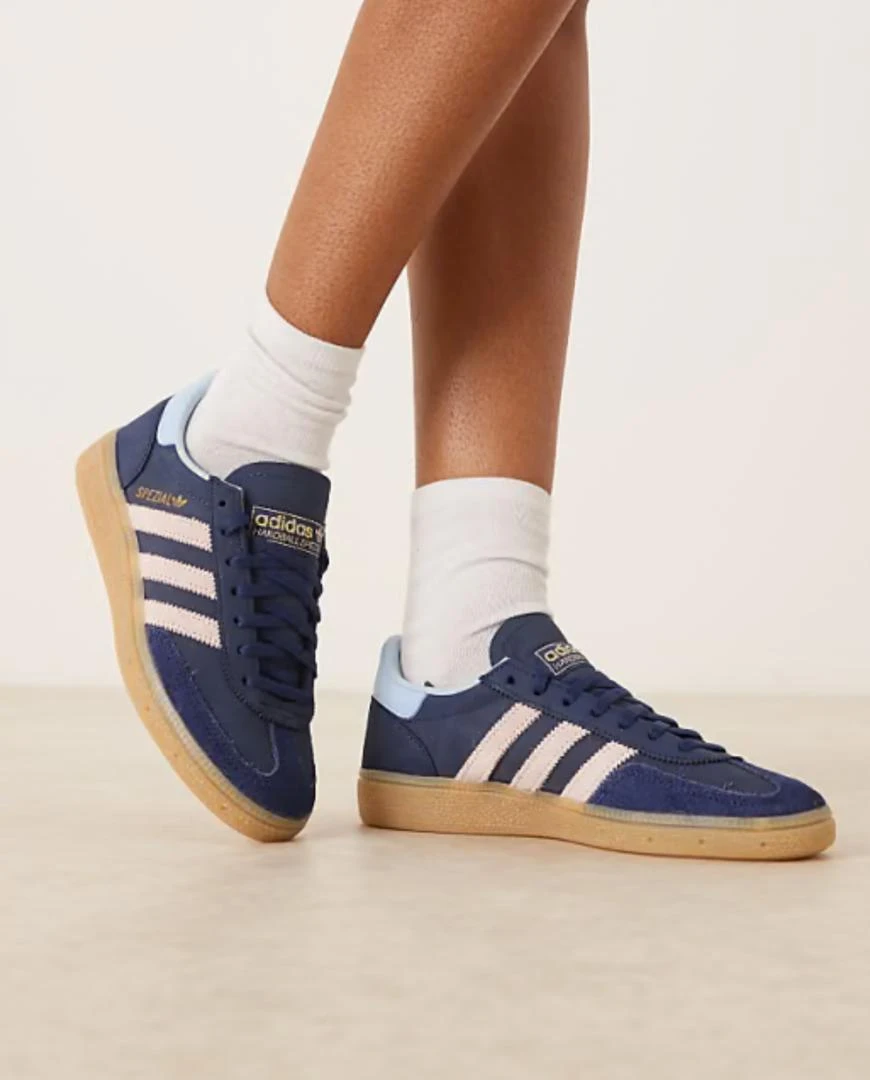 Unisex Adidas Spezial Green Suede Gum Sole Sneakers – Classic Retro Lifestyle Trainers for Men & Women