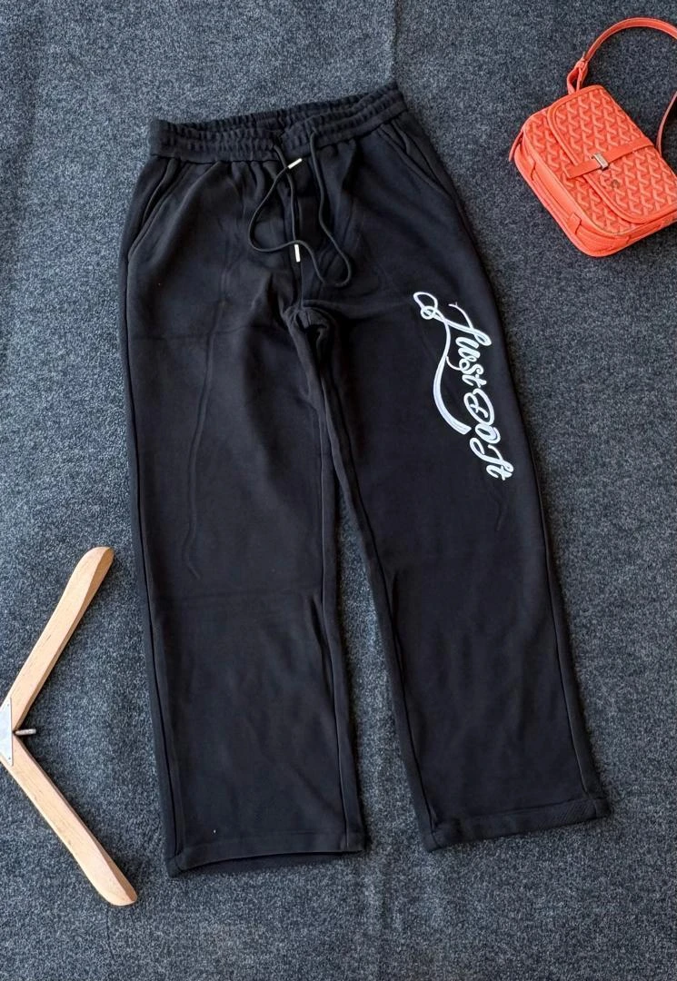 Unisex Trendy Black 'Just Do It' Graphic Print Fleece Joggers | Comfortable Drawstring Casual Sweatpants for Everyday Style