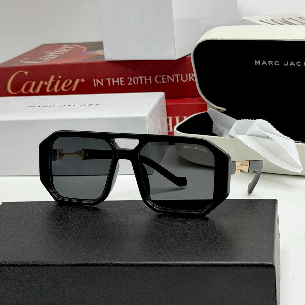 Unisex Marc Jacobs Bold Black Geometric Sunglasses - Modern Designer Eyewear for UV Protection & Style