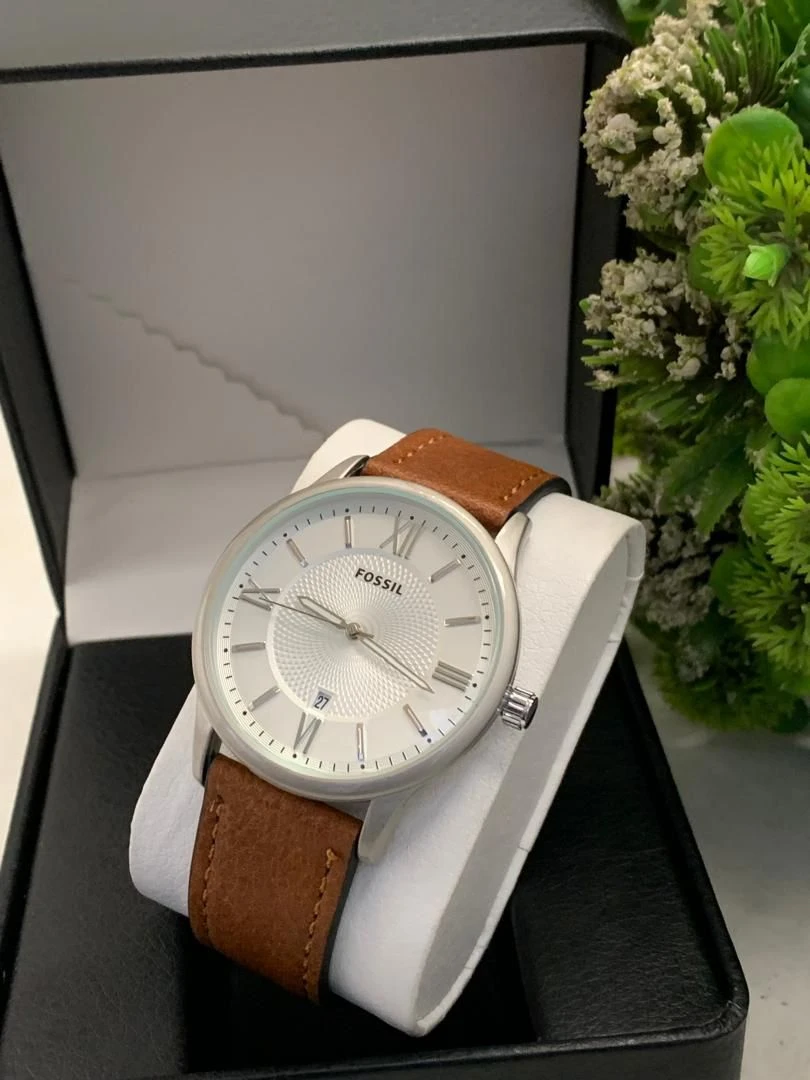 Fossil Men's Elegant Genuine Leather Strap with Stainless Steel Case White Dial Men's Analogue Wrist Watch with Roman Numerals and Date Display