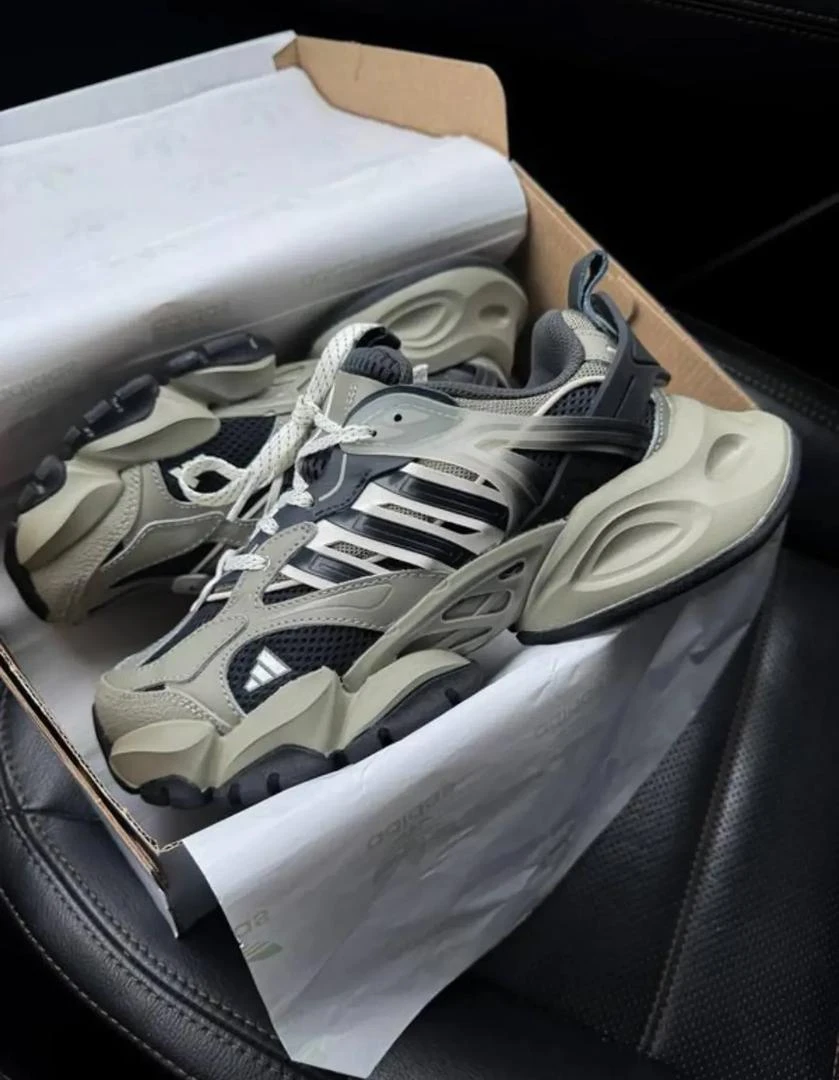 Adidas Unisex Chunky Lifestyle Sneakers – Modern Grey & Black Streetwear Kicks with Sculpted Sole