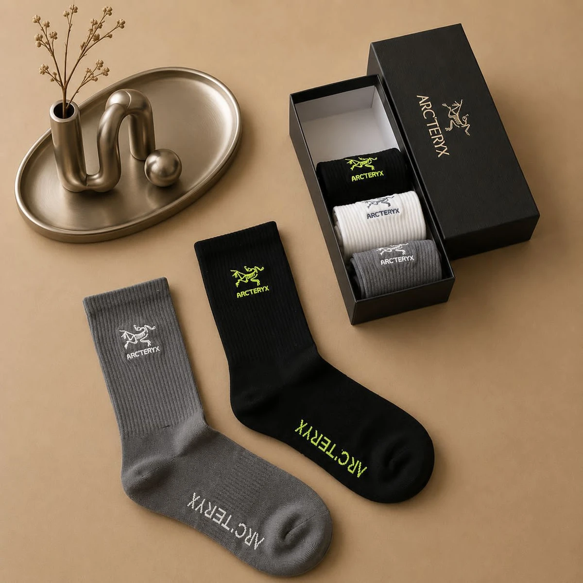 Arc'teryx Unisex Premium Ribbed Crew Socks 5-Pack Gift Box – Everyday Comfort  Style for Men  Women