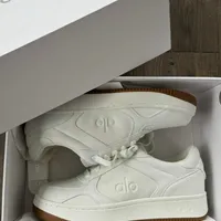 Alo Original Yoga Recovery Mode White Sneakers – Gum Sole Comfort Athleisure Shoes for Everyday Fashion - View 2