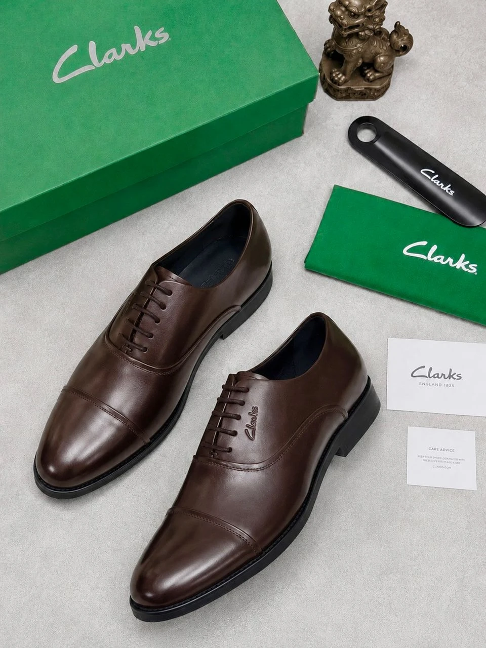 Men's Clarks Black Leather Oxford Style Brogue Shoes for office and official executive shoe
