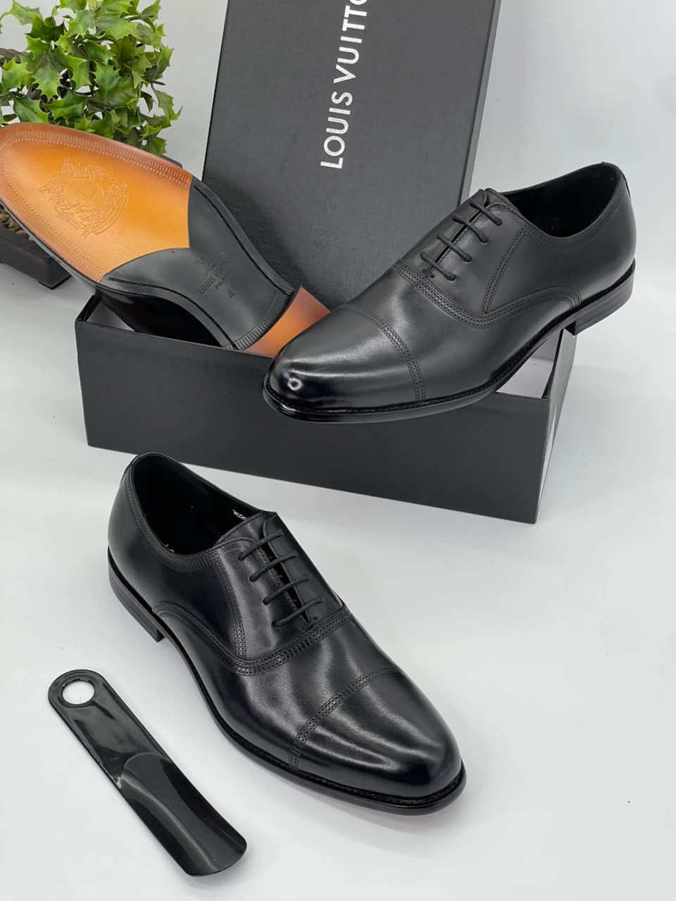 Men's Louis Vuitton Black Leather Cap-Toe Oxford Dress Shoes - Premium Formal Footwear for Business & Special Occasions